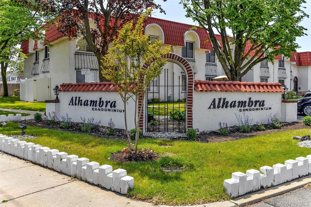17 Alhambra Drive Oceanside NY 11572