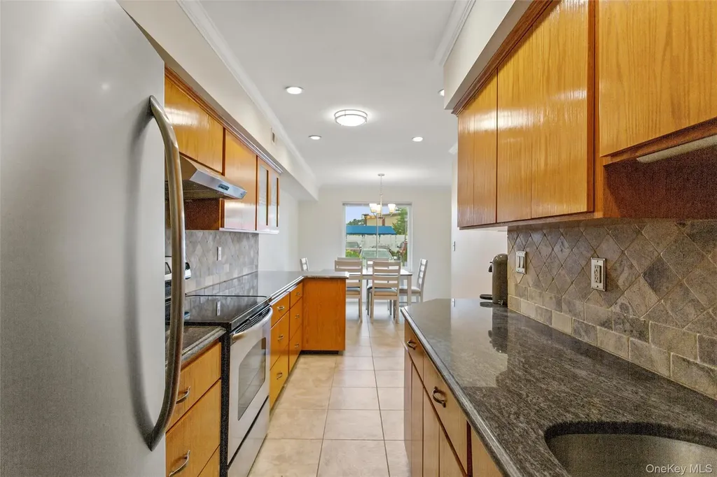 17 Alhambra Drive Oceanside NY 11572