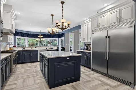 1 Springwood Path Laurel Hollow NY 11791