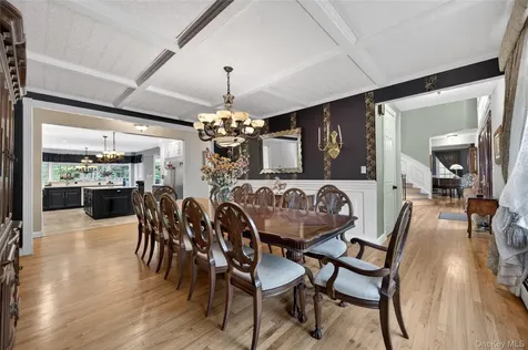 1 Springwood Path Laurel Hollow NY 11791
