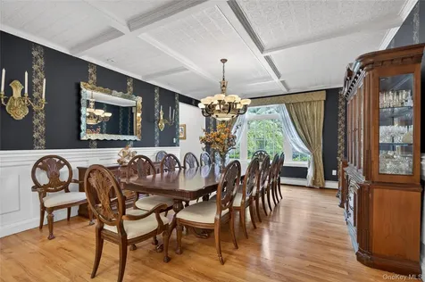 1 Springwood Path Laurel Hollow NY 11791