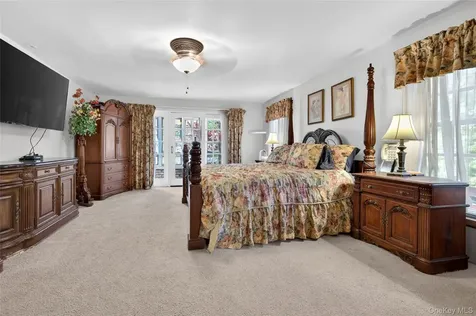 1 Springwood Path Laurel Hollow NY 11791