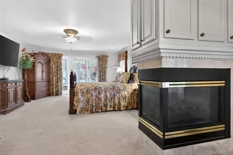 1 Springwood Path Laurel Hollow NY 11791
