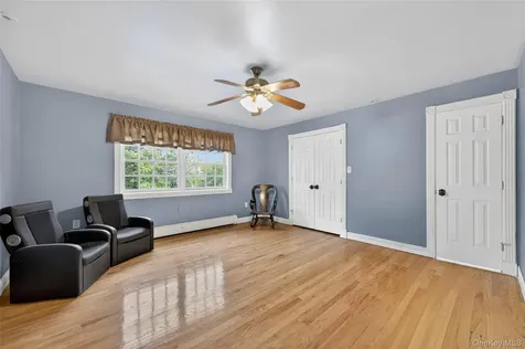 1 Springwood Path Laurel Hollow NY 11791
