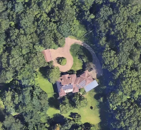 1 Springwood Path Laurel Hollow NY 11791