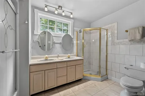 1 Springwood Path Laurel Hollow NY 11791