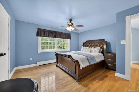 1 Springwood Path Laurel Hollow NY 11791