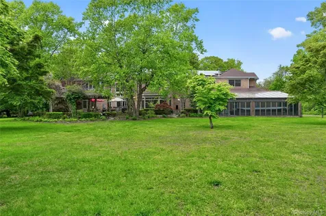 1 Springwood Path Laurel Hollow NY 11791