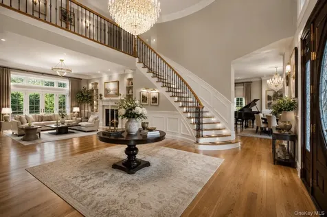 1 Springwood Path Laurel Hollow NY 11791