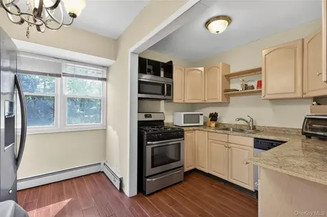 1 Springwood Path Laurel Hollow NY 11791