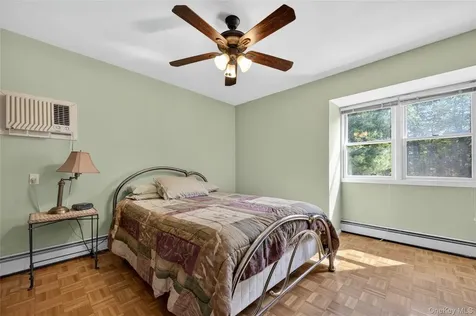 1 Springwood Path Laurel Hollow NY 11791