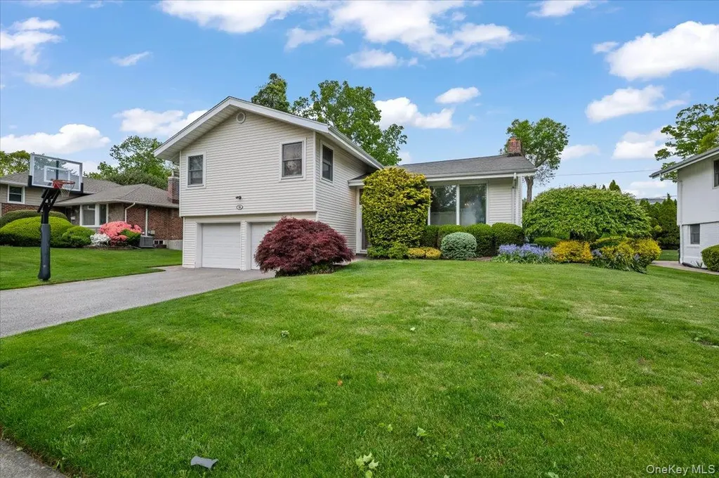 56 Middle Lane Jericho NY 11753
