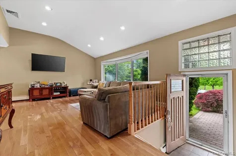 56 Middle Lane Jericho NY 11753