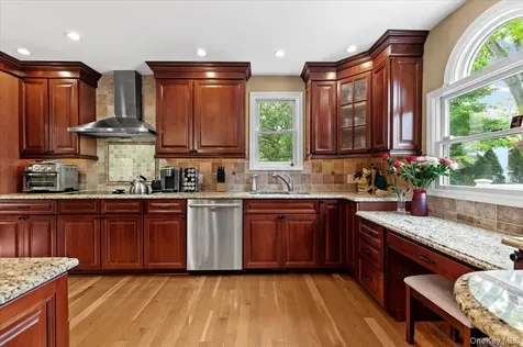 56 Middle Lane Jericho NY 11753