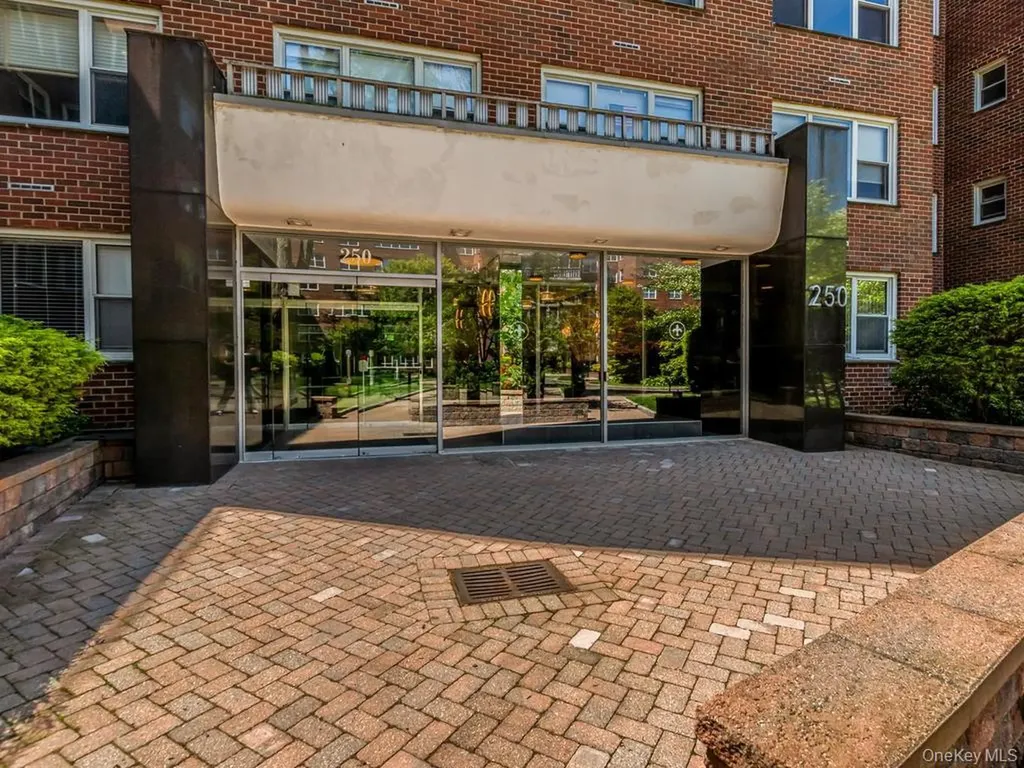 250 Garth Road Scarsdale NY 10583