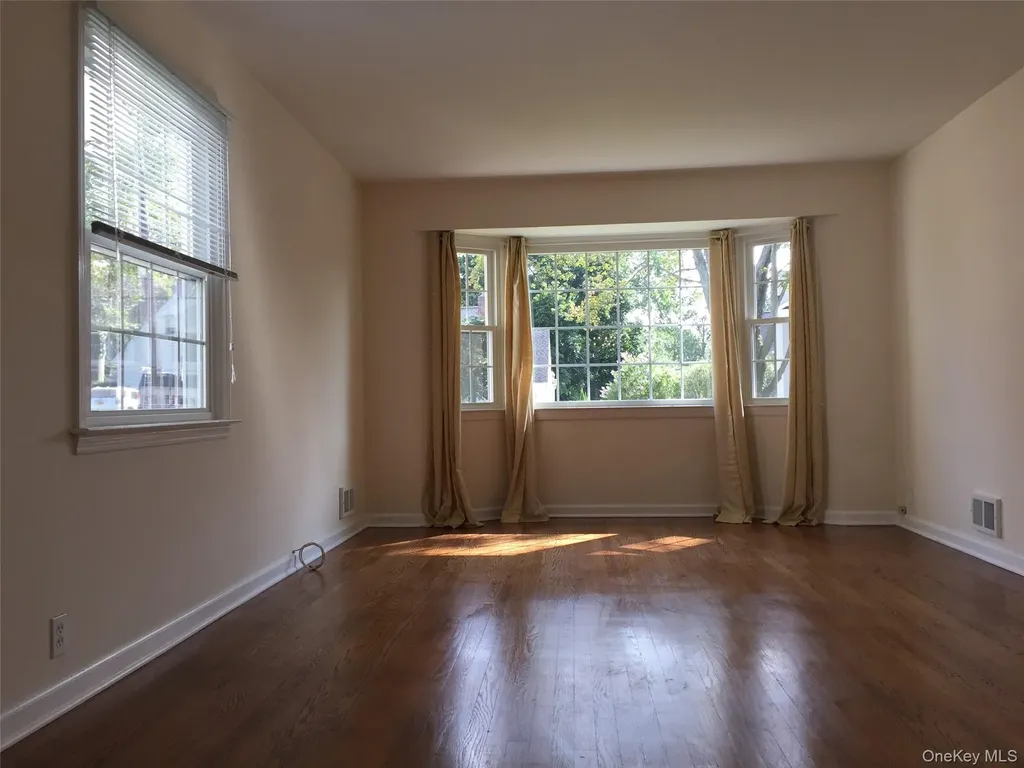 98 Glen Oaks Drive Rye NY 10580