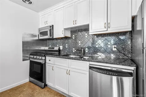 5 Wyndover Woods Lane White Plains NY 10603