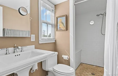 28 Bowden Square Southampton NY 11968