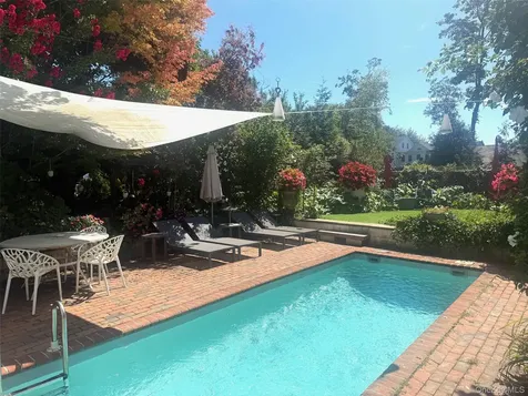 28 Bowden Square Southampton NY 11968