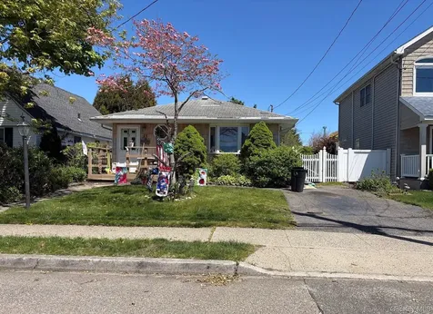 15 E Jackson Avenue Babylon NY 11702