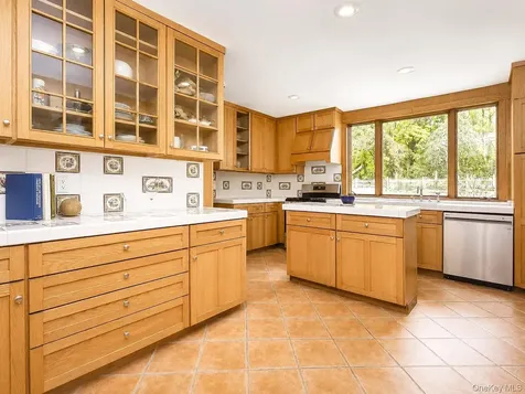 1 Edgehill Road Glen Cove NY 11542