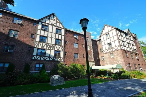 120 Stonelea Place New Rochelle NY 10801