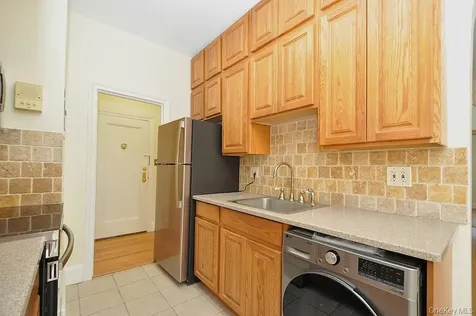 120 Stonelea Place New Rochelle NY 10801