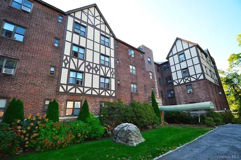 120 Stonelea Place New Rochelle NY 10801