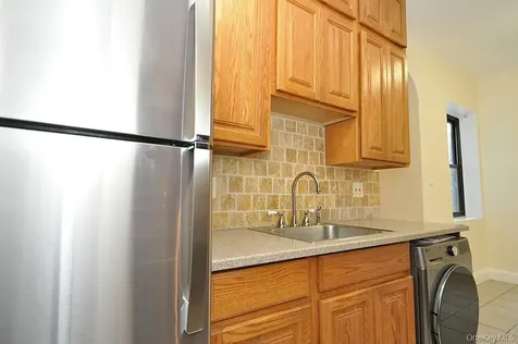 120 Stonelea Place New Rochelle NY 10801