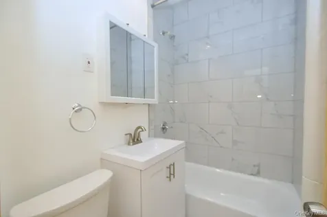 120 Stonelea Place New Rochelle NY 10801