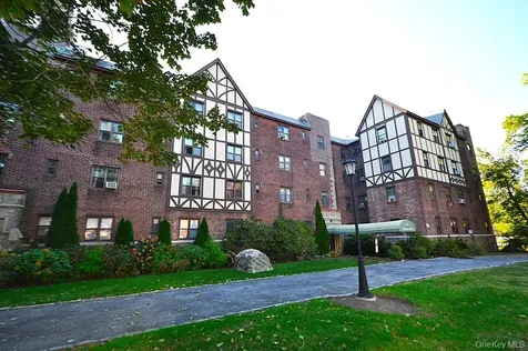 120 Stonelea Place New Rochelle NY 10801