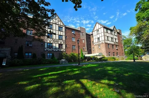 120 Stonelea Place New Rochelle NY 10801
