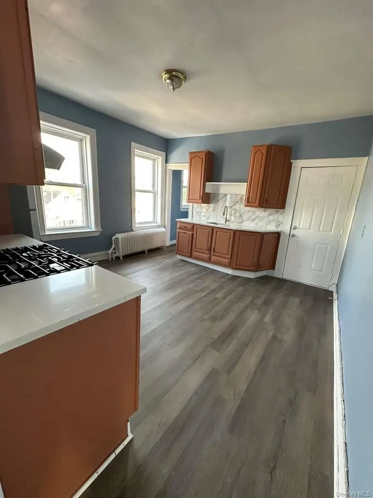 1577 Park Avenue Bridgeport CT 06604