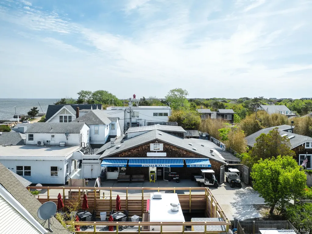 21 Broadway Fair Harbor NY 11706