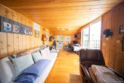 21 Broadway Fair Harbor NY 11706
