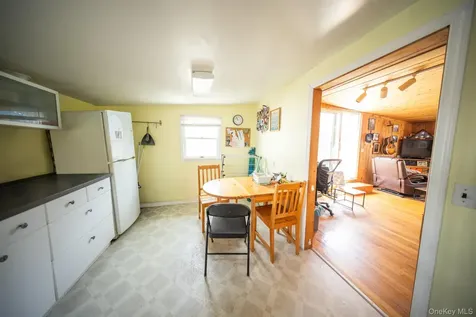 21 Broadway Fair Harbor NY 11706