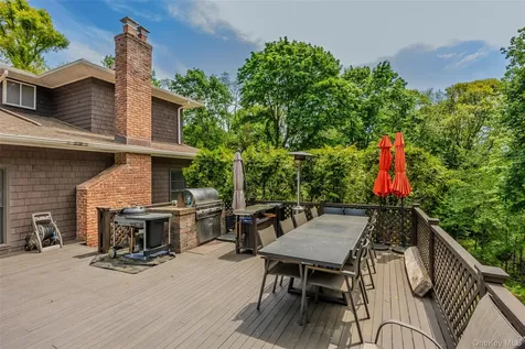 6 The Hollows W East Norwich NY 11732