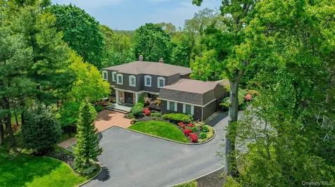 6 The Hollows W East Norwich NY 11732