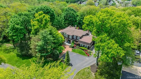 6 The Hollows W East Norwich NY 11732