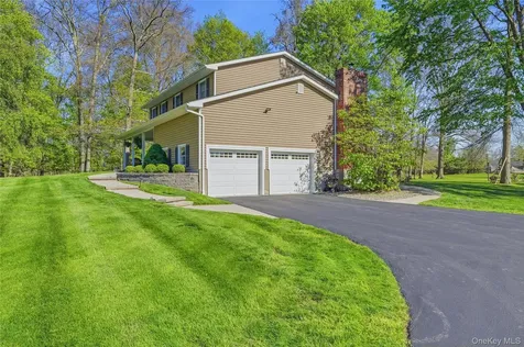 36 River Glen Road Wallkill NY 12589