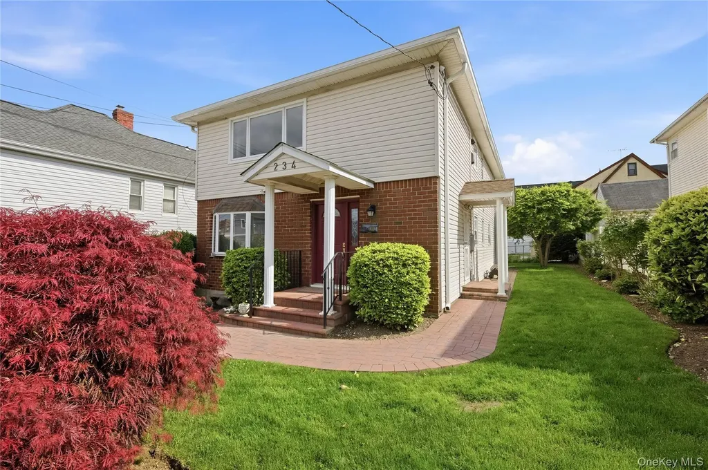 234 Winthrop Avenue Westbury NY 11590