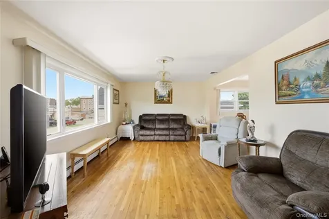 234 Winthrop Avenue Westbury NY 11590