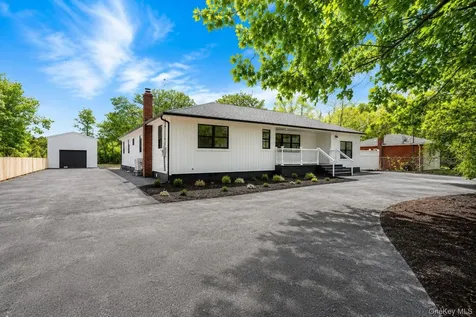 329 Railroad Avenue Center Moriches NY 11934