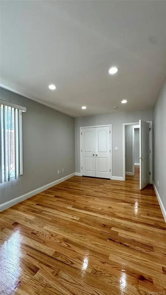 5839 196th Place Fresh Meadows NY 11365
