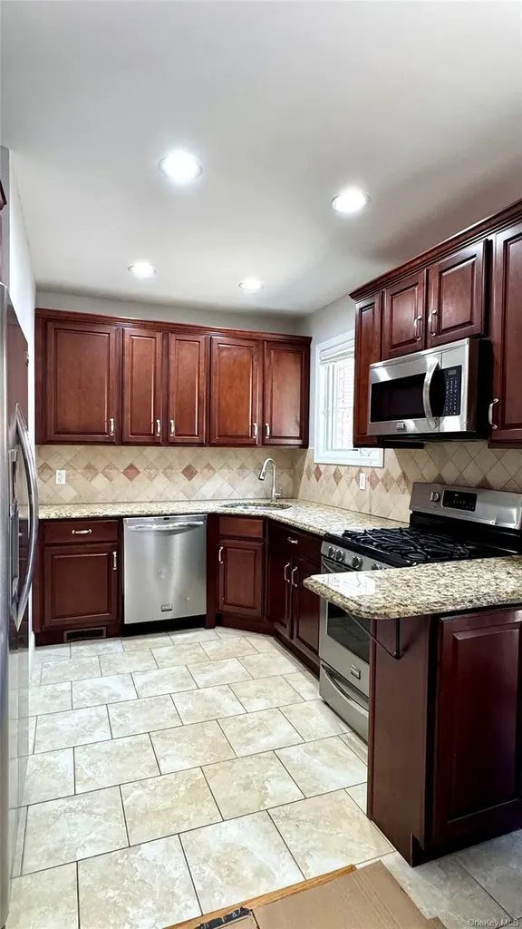 5839 196th Place Fresh Meadows NY 11365