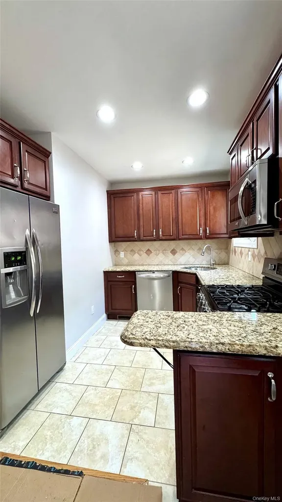 5839 196th Place Fresh Meadows NY 11365