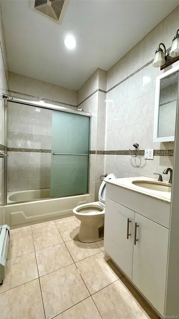 5839 196th Place Fresh Meadows NY 11365