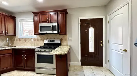 5839 196th Place Fresh Meadows NY 11365