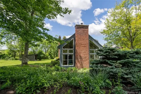 136 Rombout Road Pleasant Valley NY 12603
