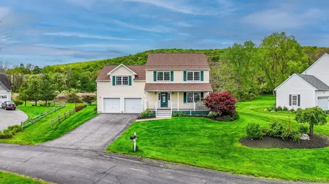 37 W Deer Trail Pawling NY 12564